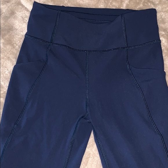 Lululemon navy crop leggings - Picture 2 of 3